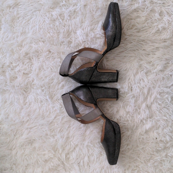 Silver, shimmer, snake-type pattern pumps - Picture 5 of 9